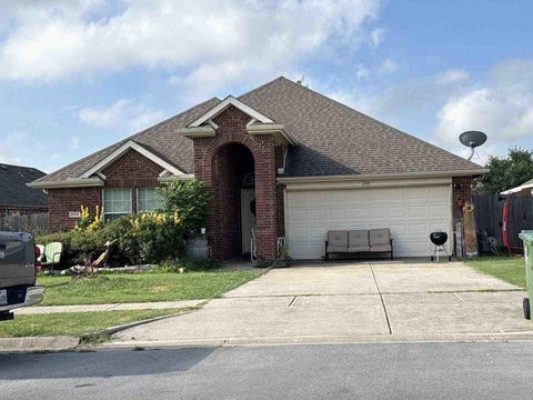 Photo of 205 Highmeadow Road, Aubrey, TX 76227 (MLS # 93731801)