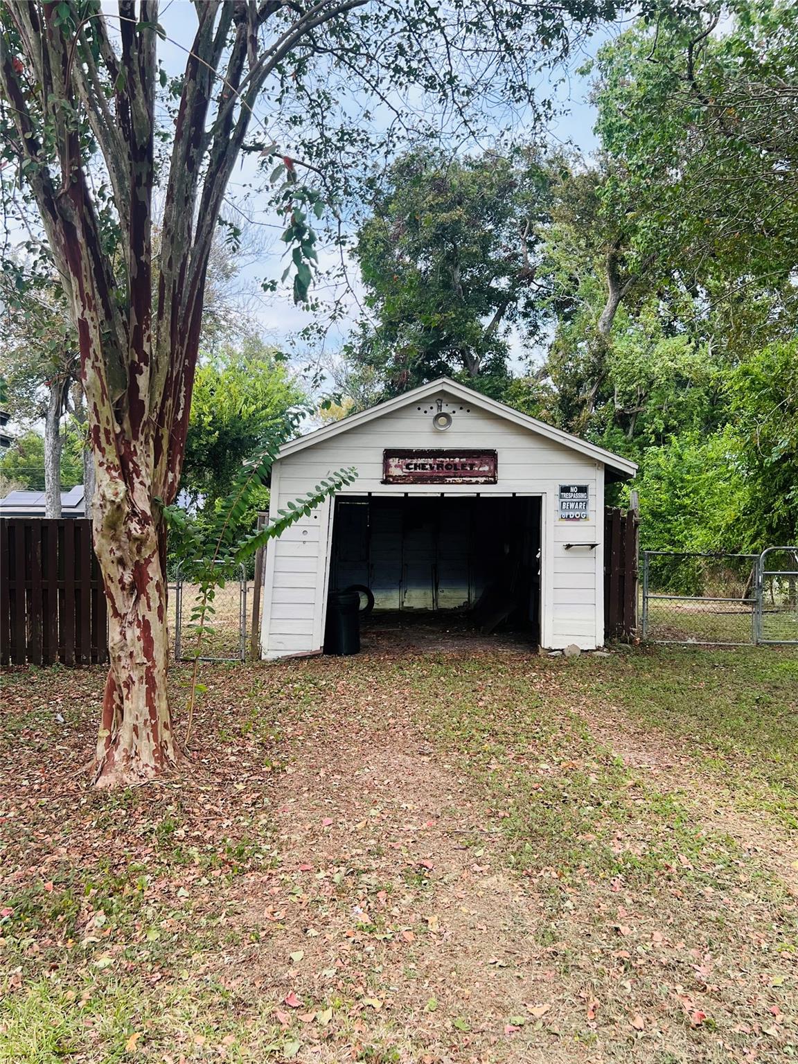 122 W Pecan Lane