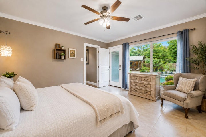 Photo 1 of 27 — 5 Tree Frog Drive, Houston, TX 77074