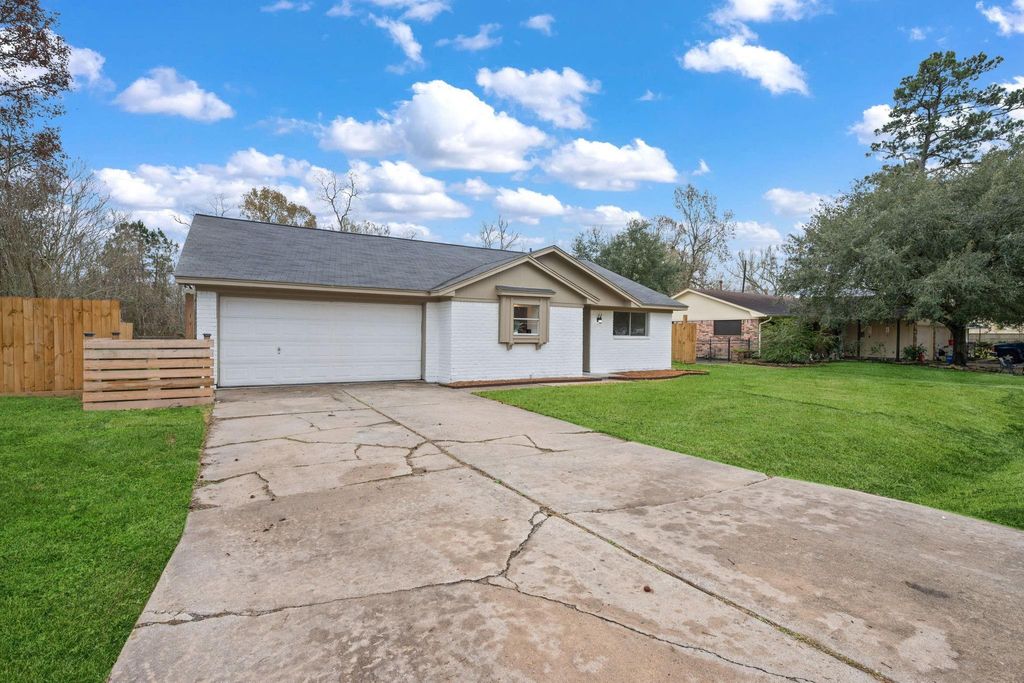 Photo of 24110 Basket Oak Drive, Huffman, TX 77336 (MLS # 19113542)