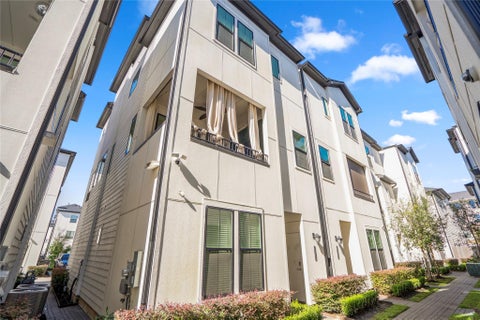 Photo of 2806 Grand Fountains Drive #D, Houston, TX 77054 (MLS # 68803068)