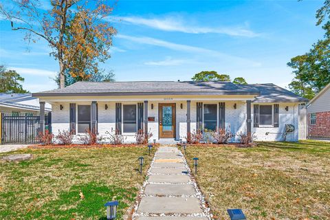 Photo of 10054 Cedardale Drive, Houston, TX 77055 (MLS # 32267370)