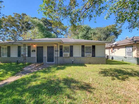 Photo of 1107 Milam Street, Liberty, TX 77575 (MLS # 33917343)
