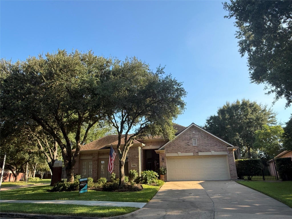 Photo of 8746 Rippling Water Drive, Sugar Land, TX 77479 (MLS # 35429604)