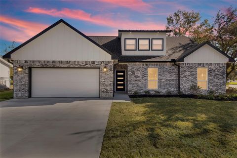 Homes For Sale - 2950 Gulf Street<br/> Jefferson County, Beaumont, TX 77703