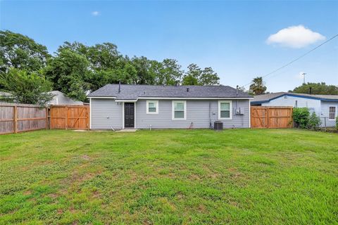 Tiny photo for 3808 Sherbrooke Road, Pasadena, TX 77503 (MLS # 36831260)