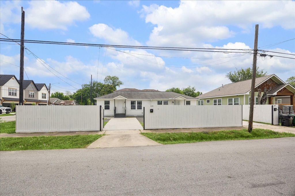 Photo of 2610 Cochran Street, Houston, TX 77009 (MLS # 80271550)