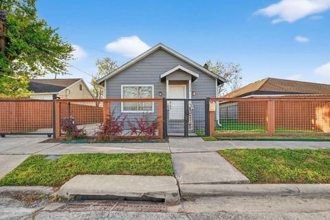 Photo of 4520 Sharon Street, Houston, TX 77020 (MLS # 9392995)