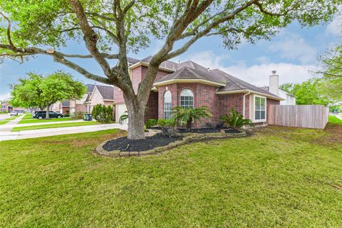 Photo of 1002 Bristol Way, Pearland, TX 77584 (MLS # 47668875)