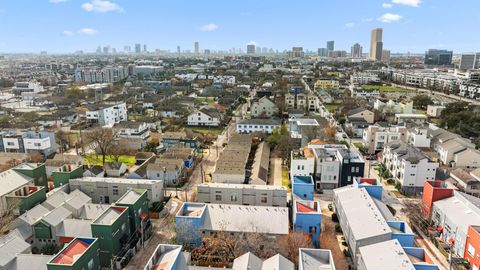 Tiny photo for 922 Andrews Street, Houston, TX 77019 (MLS # 12541788)