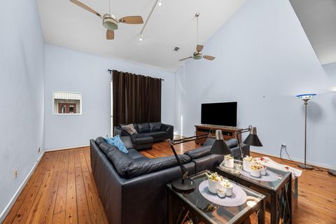 Tiny photo for 922 Andrews Street, Houston, TX 77019 (MLS # 12541788)