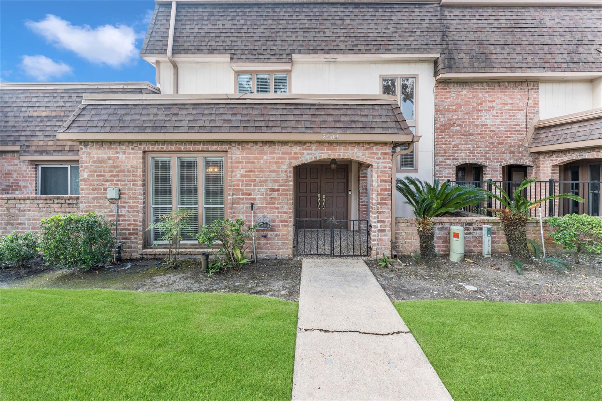 2904 Nottingham Lane