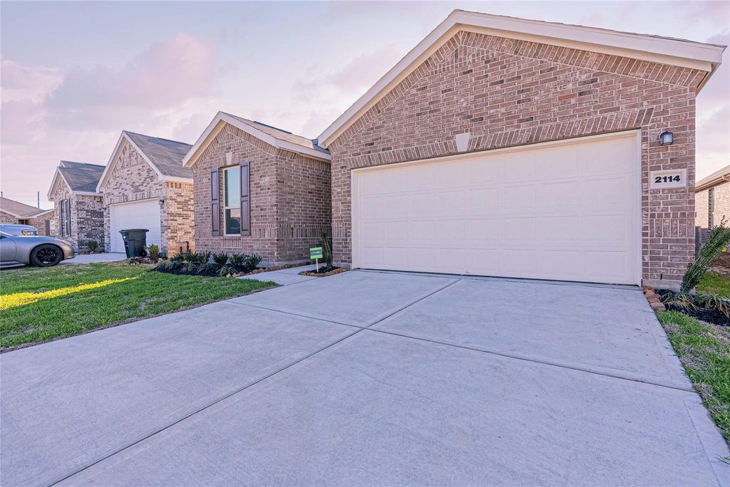 Photo of 2114 Damasi Ln Ln, Fresno, TX 77545 (MLS # 69139218)