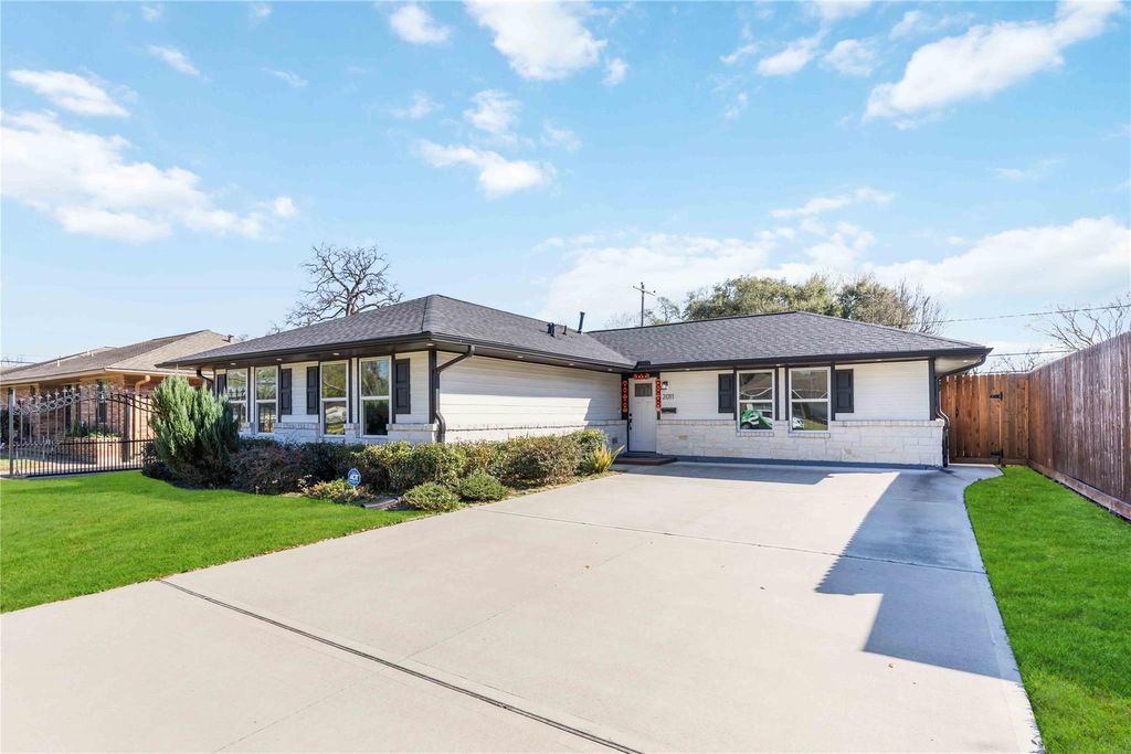 Photo of 2011 De Milo Drive, Houston, TX 77018 (MLS # 79811822)