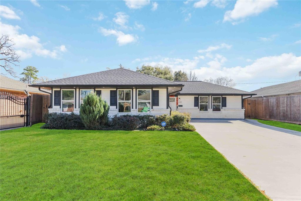 Photo of 2011 De Milo Drive, Houston, TX 77018 (MLS # 79811822)