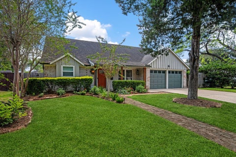 Photo of 5711 Cerritos Drive, Houston, TX 77035 (MLS # 56238238)