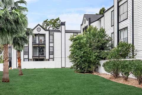 Photo of 4400 Memorial Drive #31-2215, Houston, TX 77007 (MLS # 83704728)