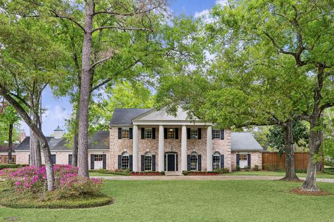 Photo of 10810 Oak Creek Street, Houston, TX 77024 (MLS # 31846001)