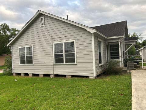 Photo of 607 E Pearce Street, Baytown, TX 77520 (MLS # 88037698)