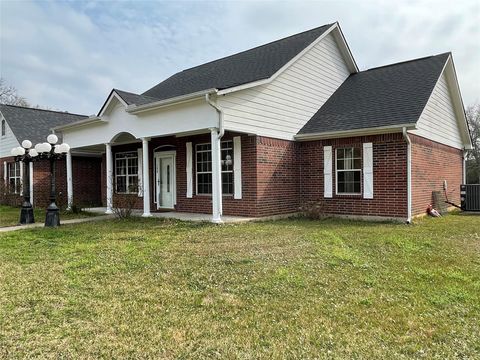 Homes For Sale - 104 Woodward Lane<br/> Hardin County, Silsbee, TX 77656
