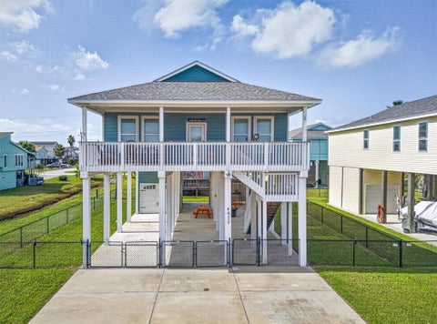 Photo of 4022 Fort Bend Drive, Galveston, TX 77554 (MLS # 90782995)