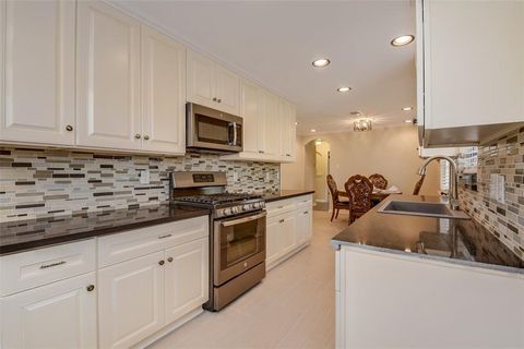 Photo of 11038 Waxwing Street, Houston, TX 77035 (MLS # 67723334)