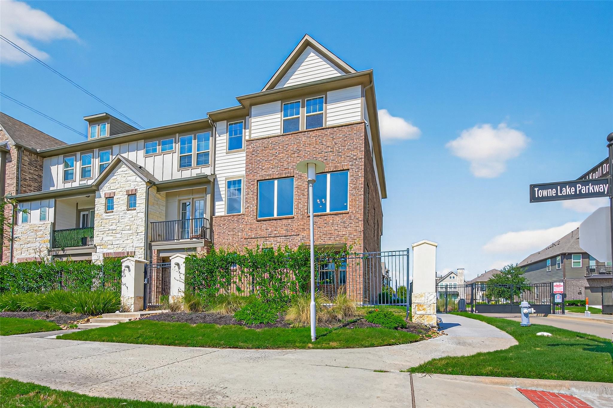 9423 Towne Lake Parkway