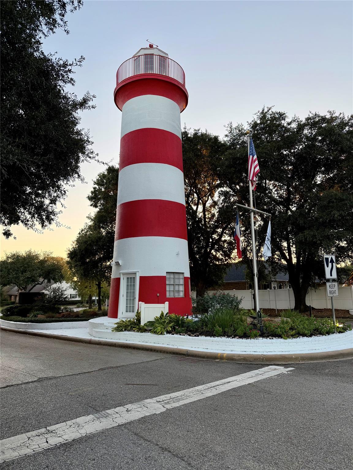 5243 Lakeshore Drive