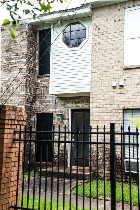 Photo of 1620 Wellington Place #204, Beaumont, TX 77706 (MLS # 79345723) Photo of 1620 Wellington Place #204, Beaumont, TX 77706 (MLS # 79345723)