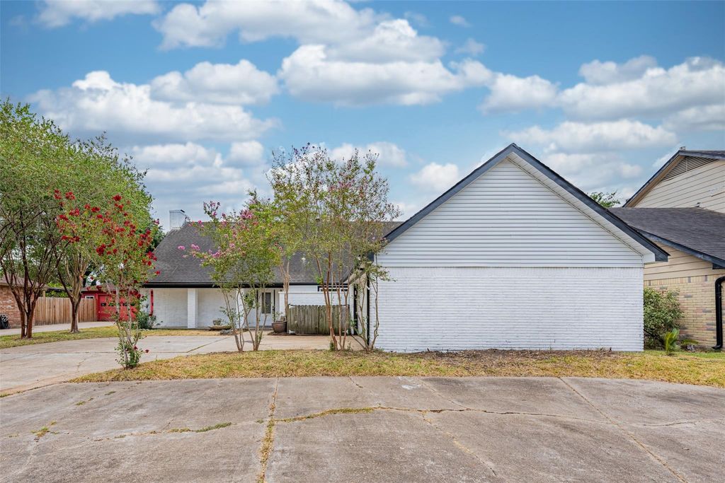 Photo of 6215 Portal Drive, Houston, TX 77096 (MLS # 54917533)