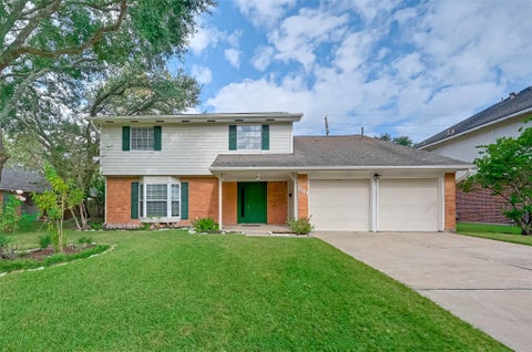 Photo of 841 Lakeview Drive, Sugar Land, TX 77498 (MLS # 15156039)