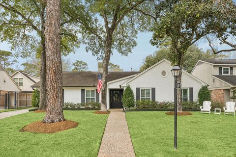 Photo of 1210 Briarbrook Drive, Houston, TX 77042 (MLS # 81073703)