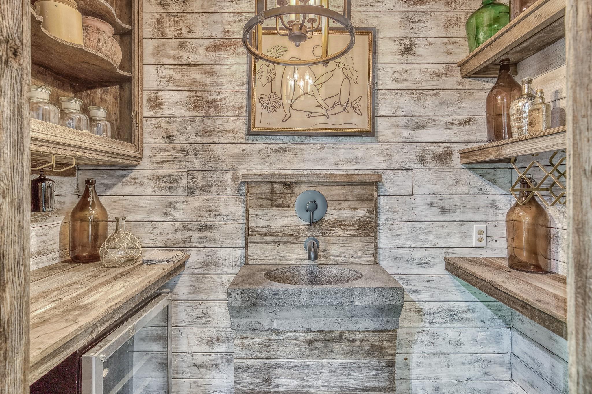 2105 N State Hwy 237