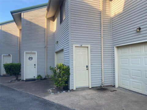 Townhouse For Rent - 501 Bass Boat Village Village<br/> Huntsville, TX 77320