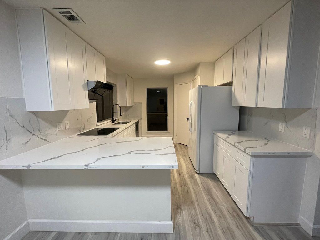 Photo of 3014 Edgewood Drive, Sugar Land, TX 77479 (MLS # 71582035)