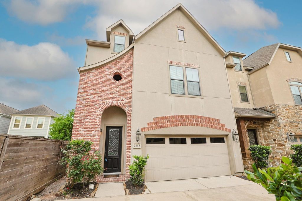 Photo of 2108 Sherwin Street, Houston, TX 77007 (MLS # 42126952)