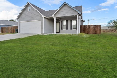 Photo of 1912 Lynn Street, El Campo, TX 77437 (MLS # 62559296)