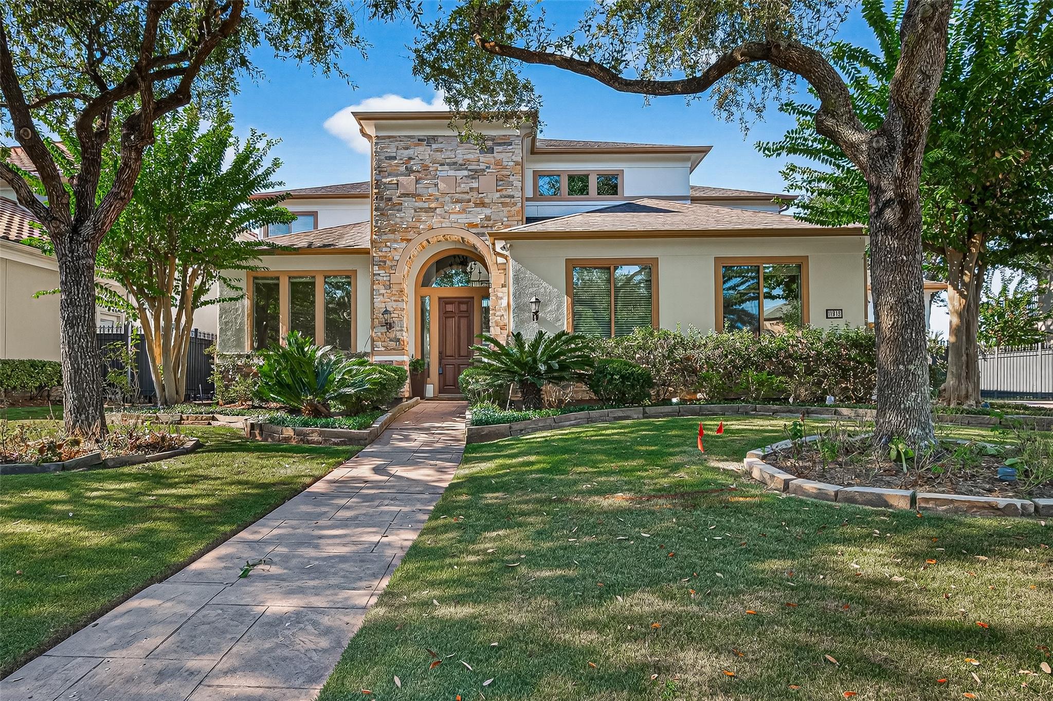 11819 Legend Manor Drive