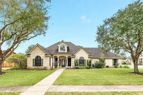 Photo of 900 N Belle St Dr, Angleton, TX 77515 (MLS # 88274903)