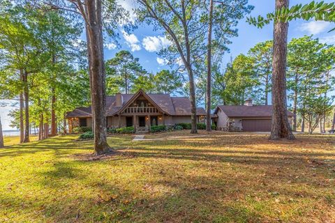 Photo of 331 Shoreline Drive, Brookeland, TX 75931 (MLS # 17266042)