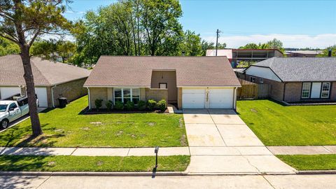 Photo of 2507 Kings Chapel Road, Friendswood, TX 77546 (MLS # 54235393)