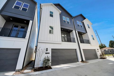 Photo of 1102 Mansfield Street #C, Houston, TX 77091 (MLS # 70506083)
