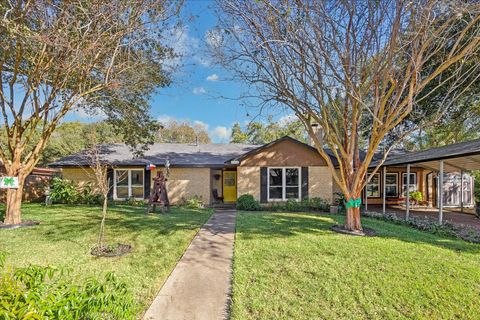 Photo of 143 Machemehl Drive, Bellville, TX 77418 (MLS # 4535146)