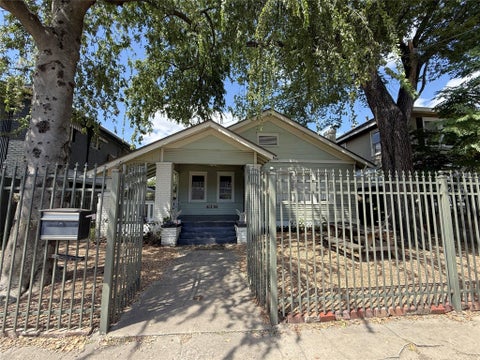 Photo of 4316 Roseland Street, Houston, TX 77006 (MLS # 95862665)