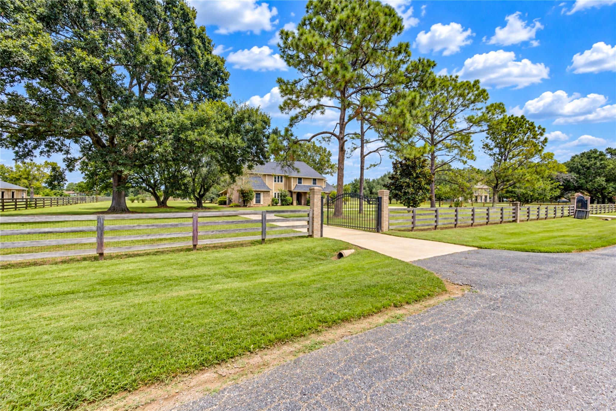 4810 Hunterwood Circle
