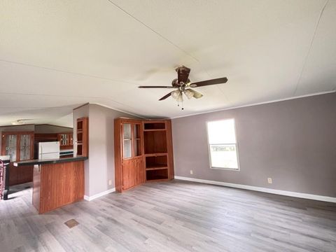 Photo of 221 Morris Ln, Huntsville, TX 77320 (MLS # 80701907)