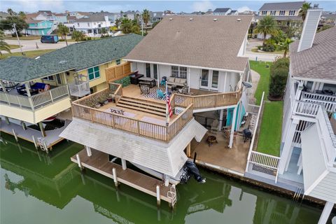 Photo of 1114 Tiki Drive, Tiki Island, TX 77554 (MLS # 20306051)