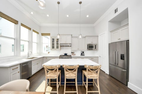 Photo of 3311 Timbergrove Oaks Street, Houston, TX 77008 (MLS # 53109887)