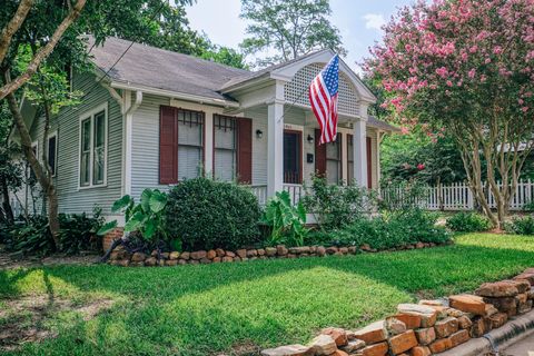 Homes For Sale - 1405 S Park Street<br/> Washington County, Brenham, TX 77833