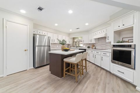 Photo of 154 NE Old Bridge Lake, Houston, TX 77069 (MLS # 80911049)